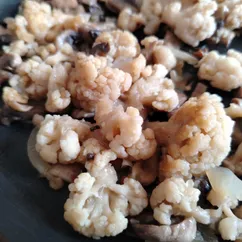 Жареная капуста с грибами