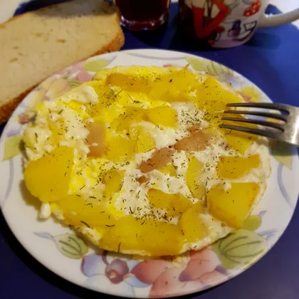 Завтрак от папы: яичница с картошкой на сале