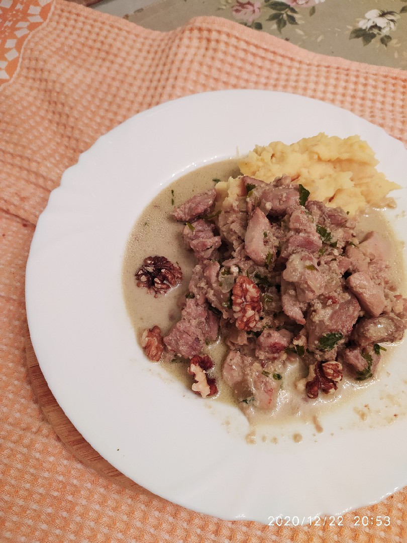 Курица с грецким орехом