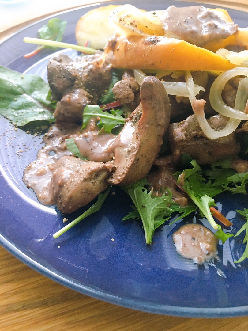 Тёплый салат с куриной печенью 🥬
