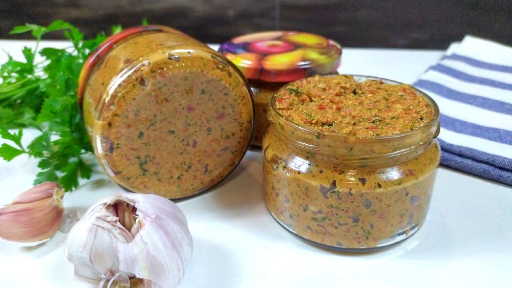 Аджика с грецкими орехами
