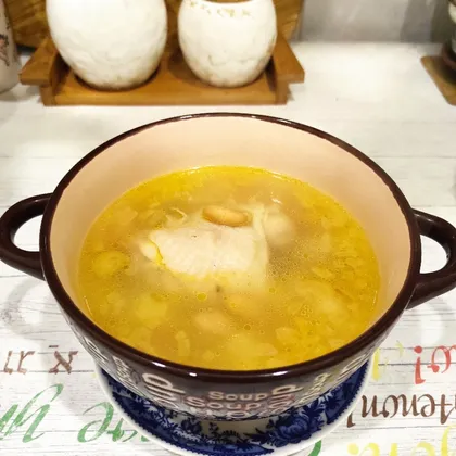 Суп на курином бульоне с белой фасолью