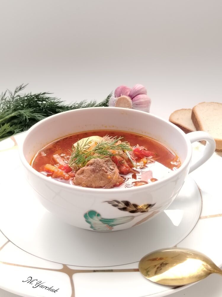 Борщ с с говяжьей тушенкой