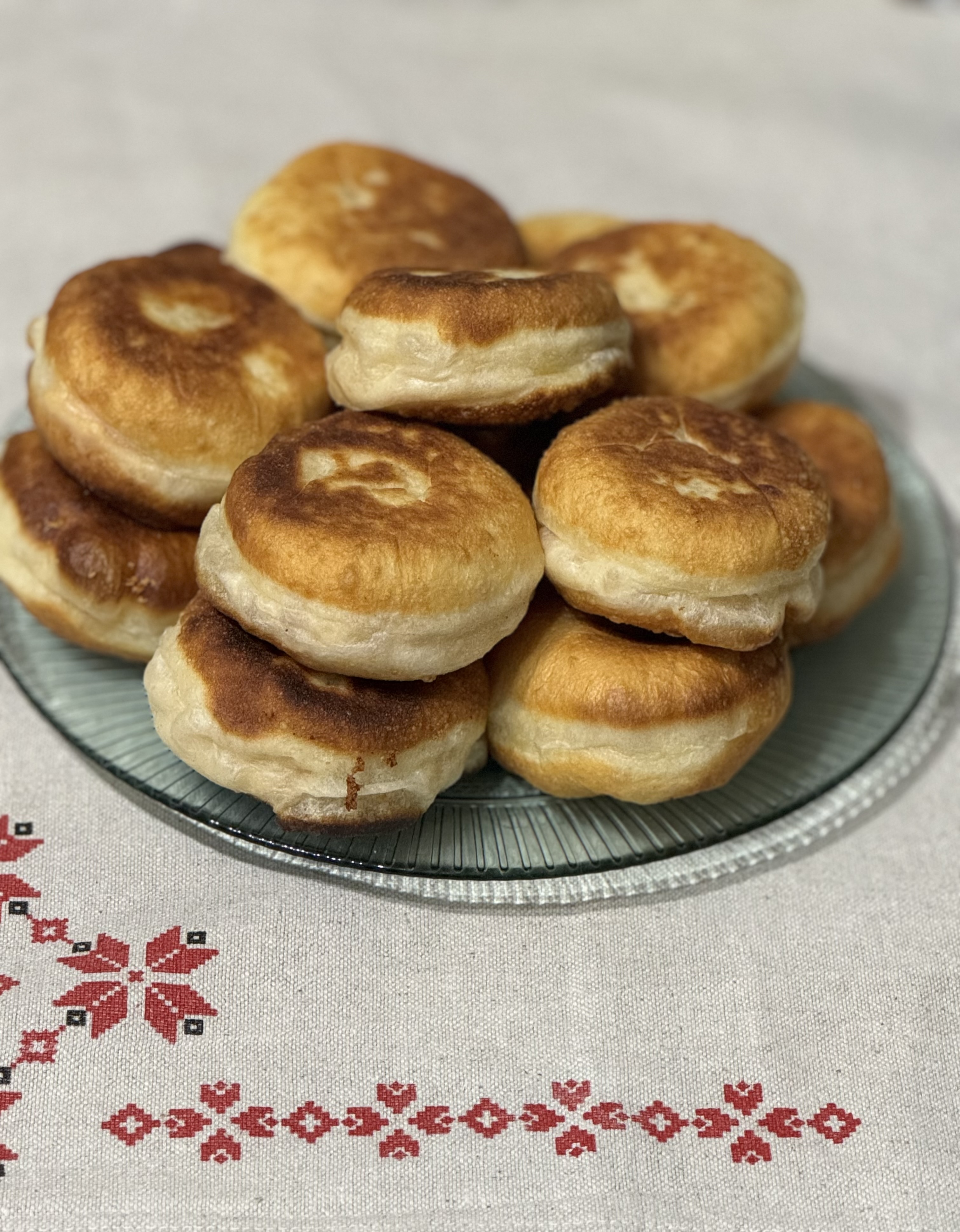 Пирожки с сыром и колбасой 