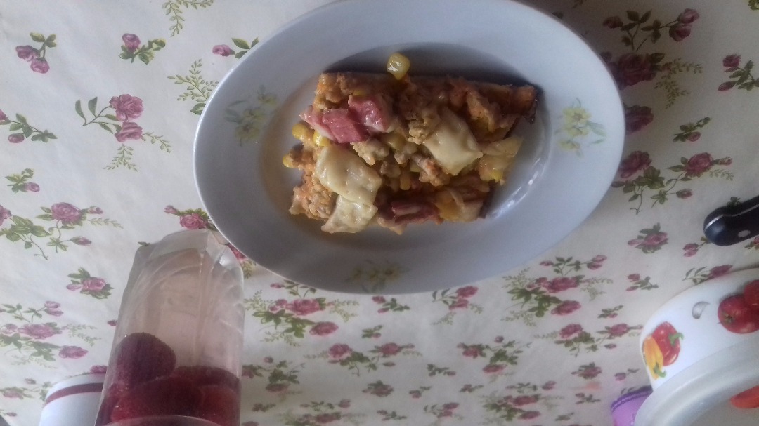 Домашняя пицца "колбаса, кукуруза,фарш"