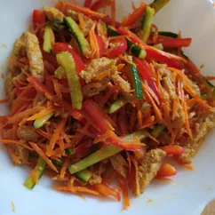 Салат с соевым мясом и морковью по-корейски 