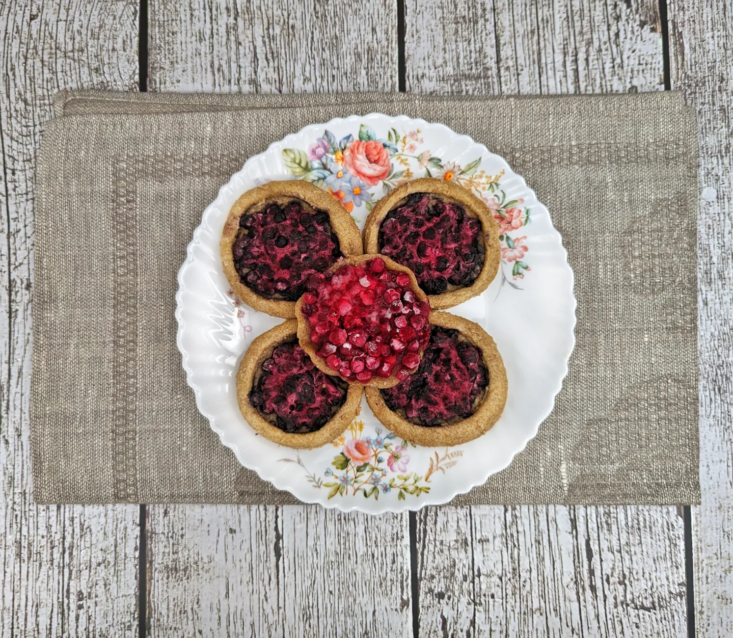 Постное ржаное печенье с ягодами