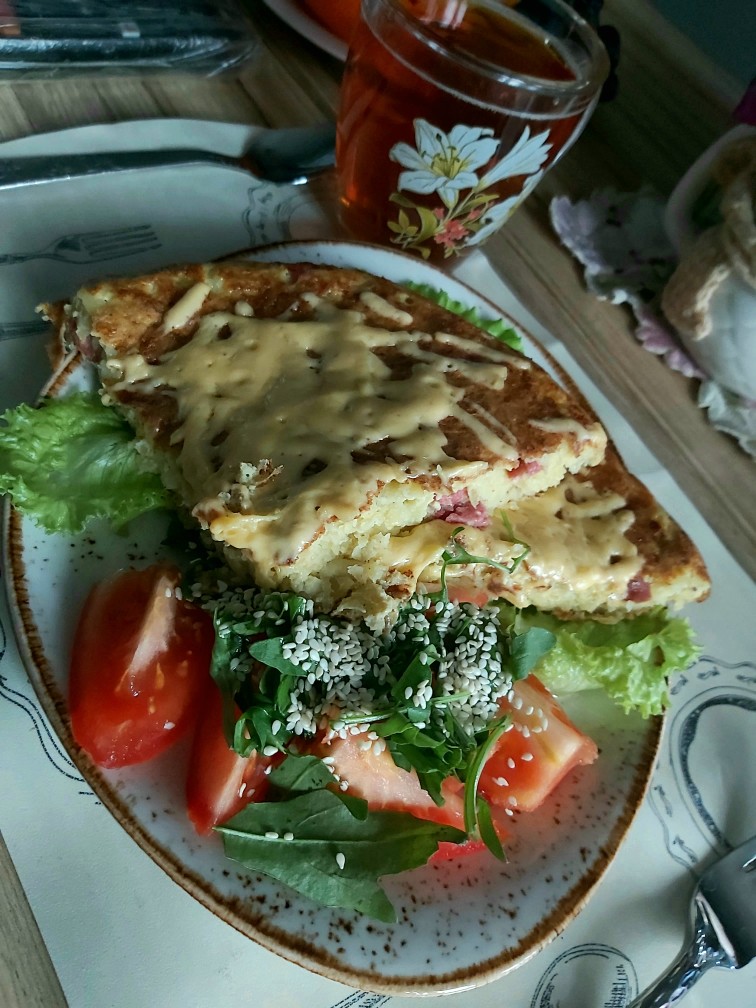 Картофельная запеканка на сковороде