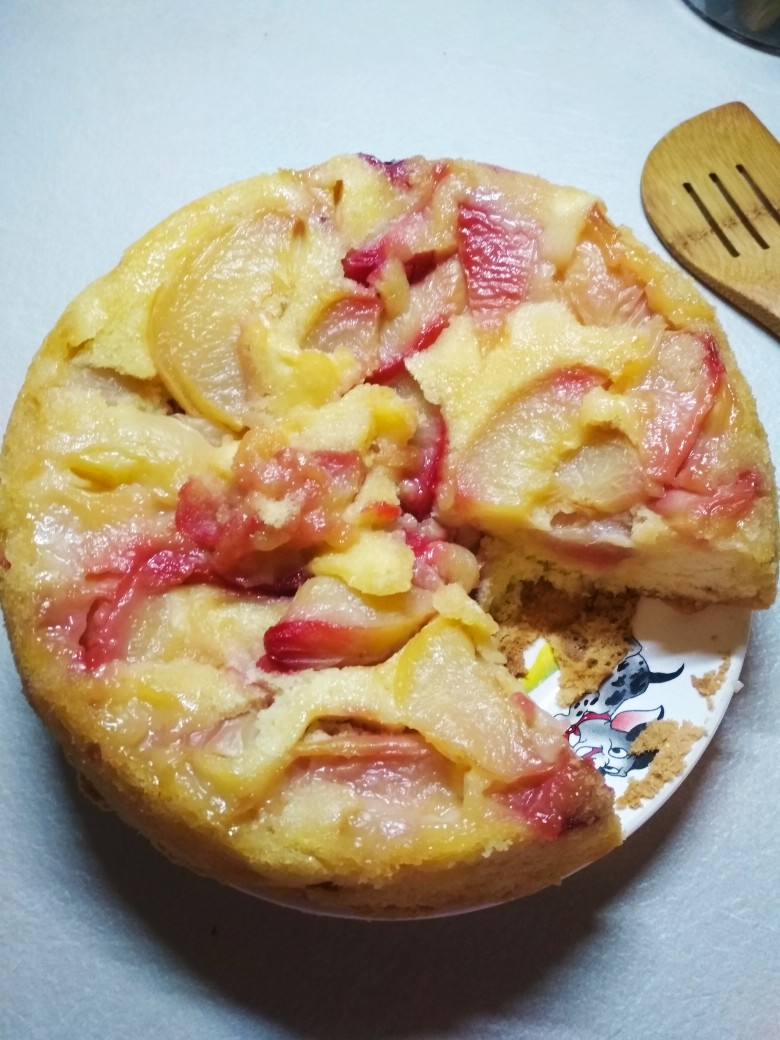 Шарлотка с нектаринами