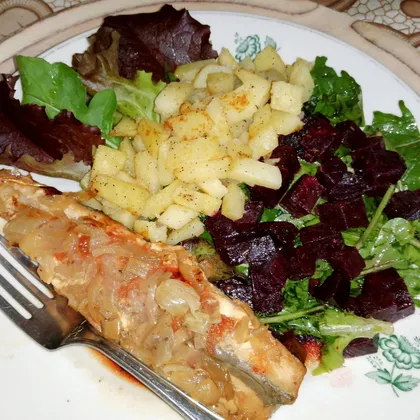 Свекольный салат со скумбрией