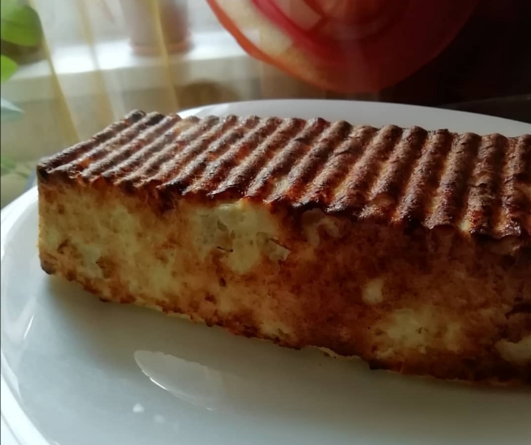 Творожная запеканка с отрубями и яблоком