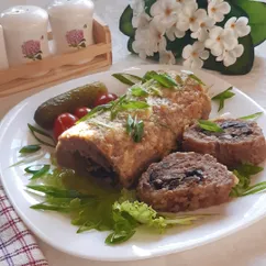 Мясной рулет с грибной начинкой