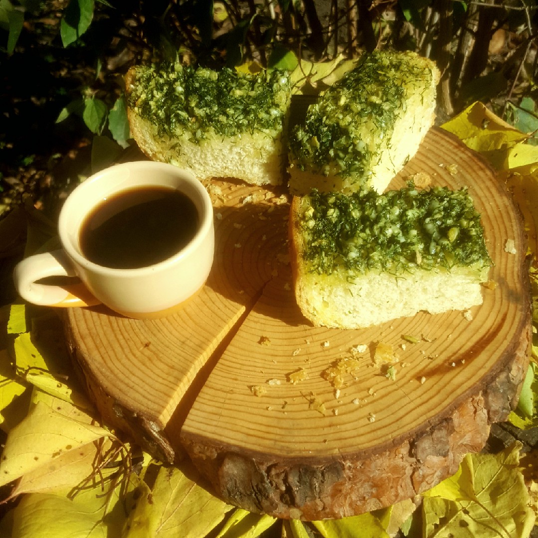 Гренки с чесноком и зеленью в духовке