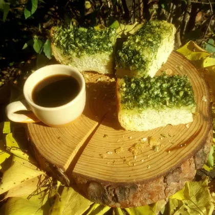 Гренки с чесноком и зеленью в духовке