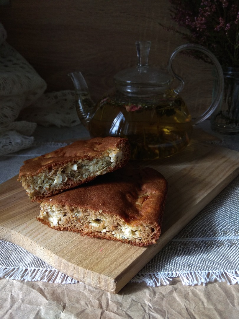 Заливной пирог с творогом, сыром и зеленью