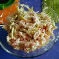 Салат с луком пореем и 🦀крабовыми палочками