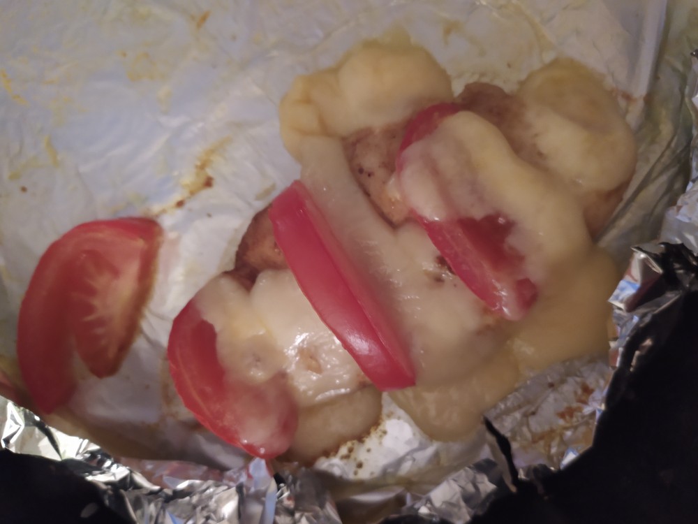 Курочка с помидором и сыром
