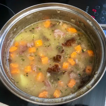 Гороховый суп с копчёными рёбрами 🍲