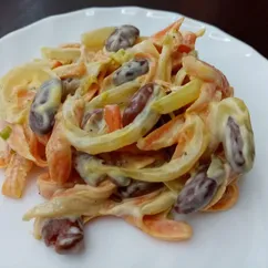 Салат из фасоли с морковью и луком