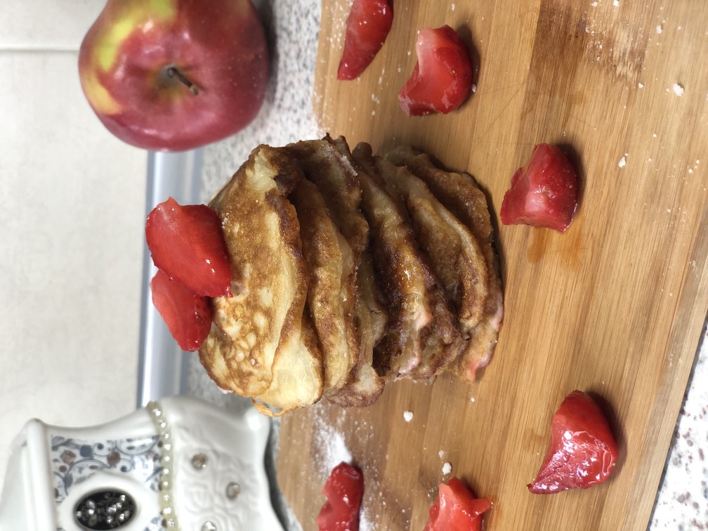 Яблочные оладьи 😋