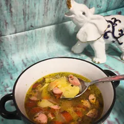 Суп с охотничьими колбасками