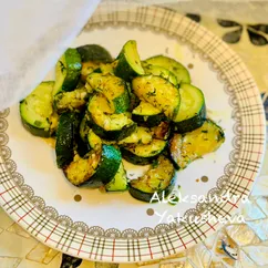 Цукини с чесноком и укропом на гарнир