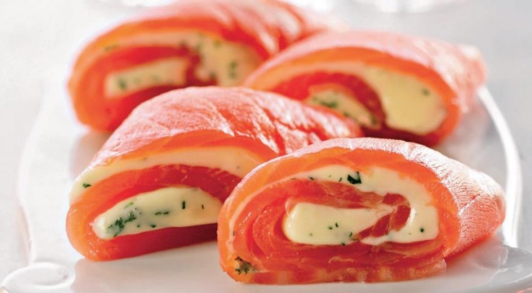 Рулет с семгой и сливочным сыром