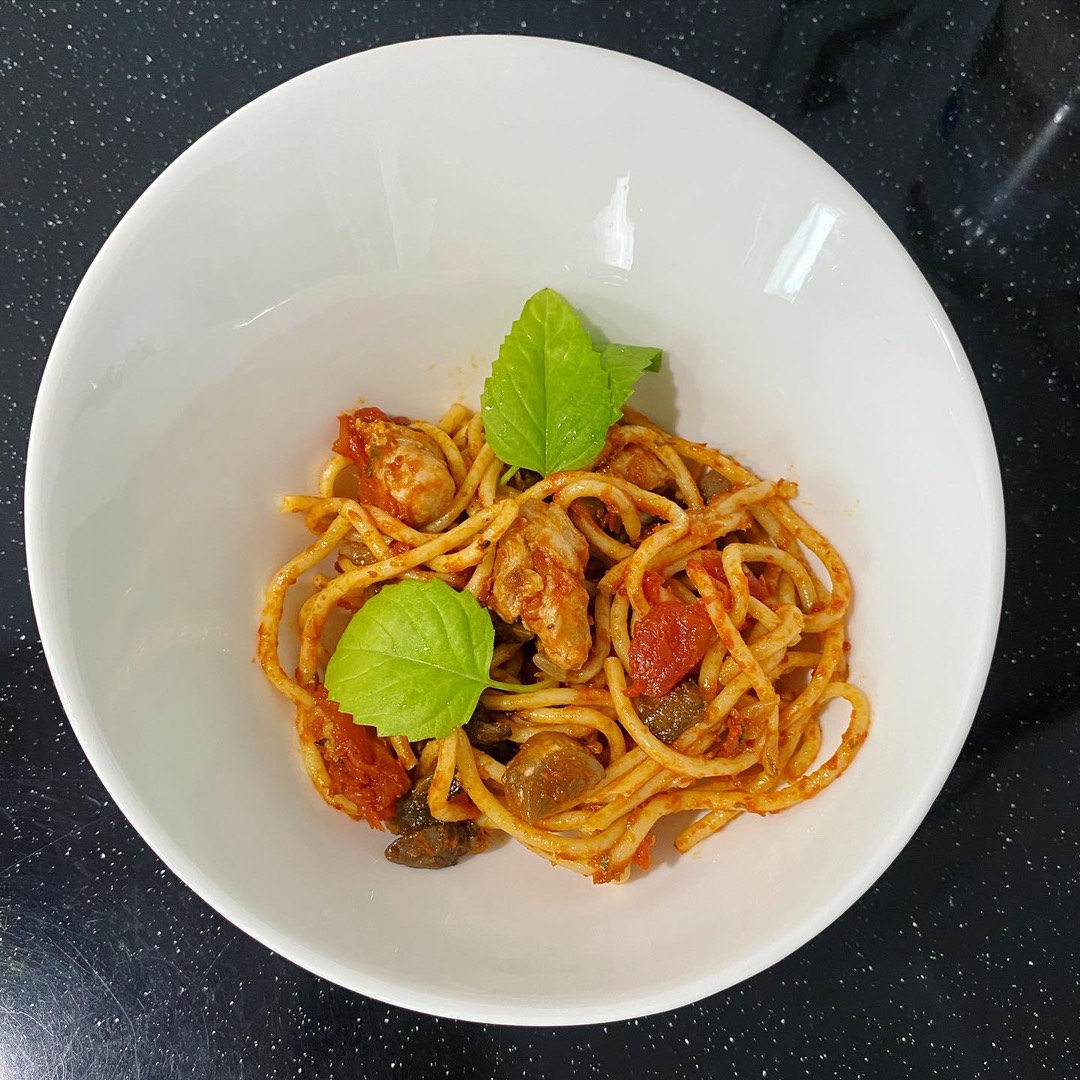 Спагетти с курицей и грибами в сливочном соусе рецепт – Итальянская кухня: Паста и пицца. «Еда»