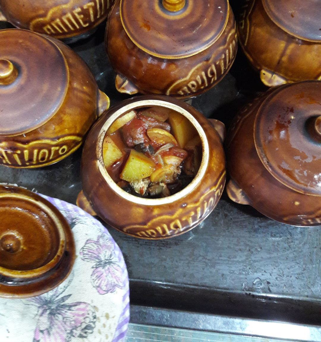 Мясо в горшочках "Чанахи"