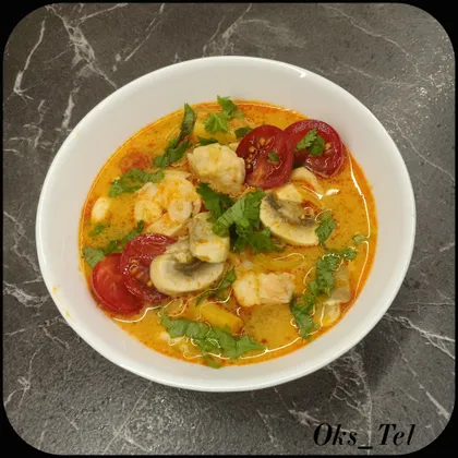 Том ям с креветками и кальмарами