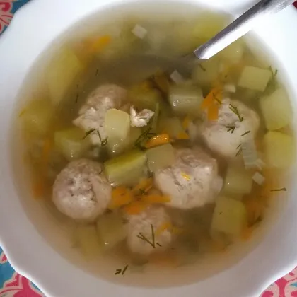 Овощной суп с куриными фрикадельками