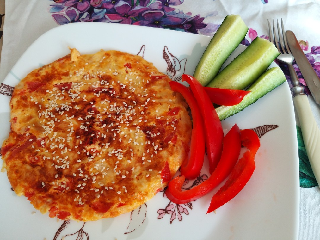 Блинчик из лаваша с сыром и помидором