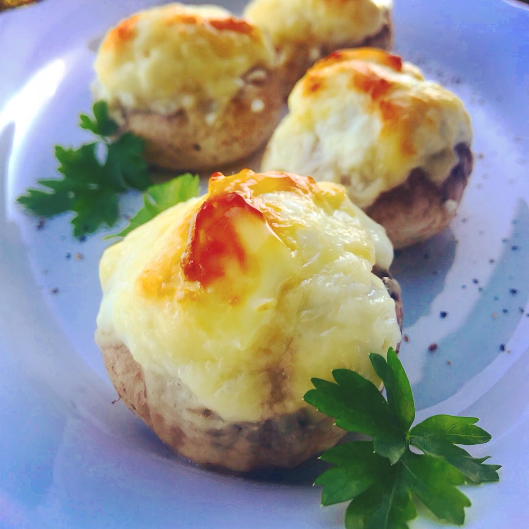 Шампиньоны, фаршированные полентой