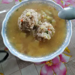 Рисовый суп с мясными клёцками