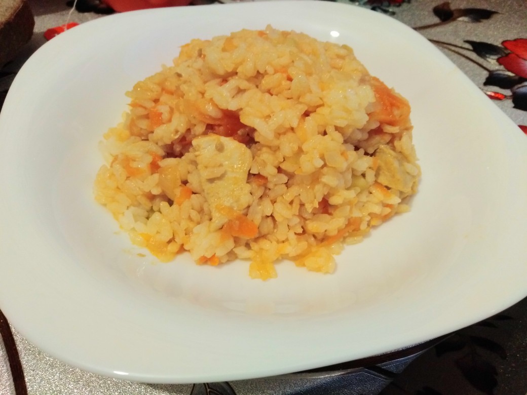 Рис с куриным филе, морковью и специями