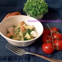 Тушёная  картошка с куриной грудкой