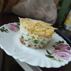 Слоёный салат с курицей