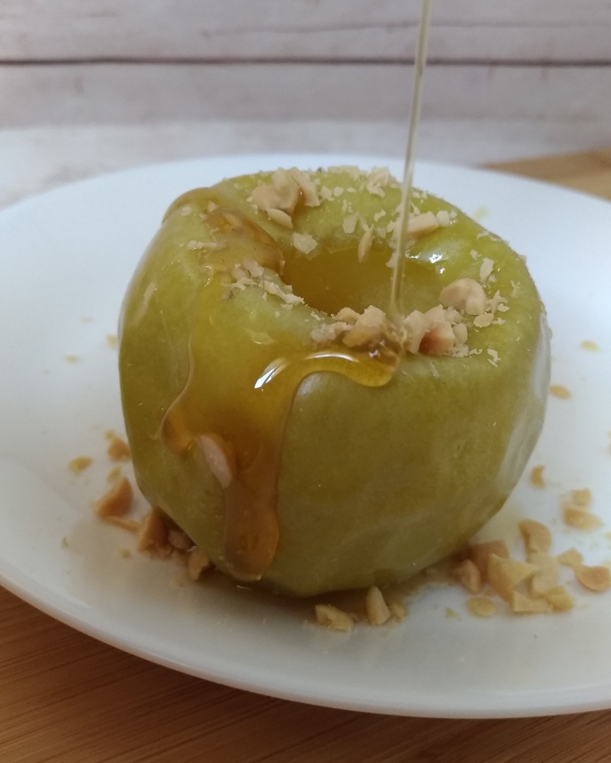 Печёное яблоко с медом в микроволновке – пошаговый рецепт с фото на internat-mednogorsk.ru