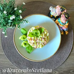 Салат с колбасой, огурцами и яйцами