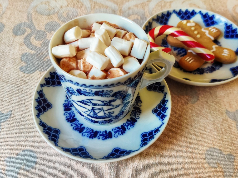 Новогоднее какао с корицей и мускатным орехом