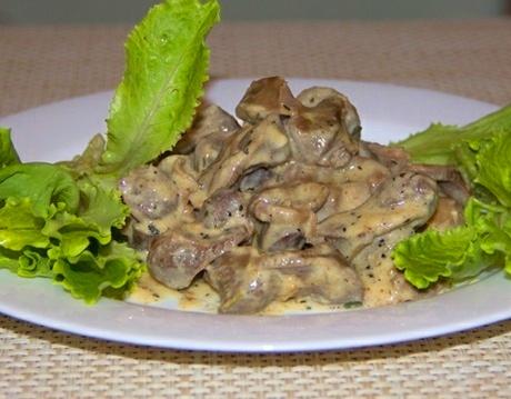 Куриная печень в сметанном соусе