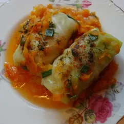 Голубцы с мясом в овощном соусе