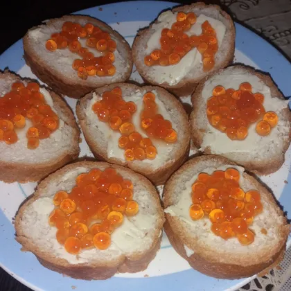 Бутерброды с красной икрой-Sandwich with red caviar