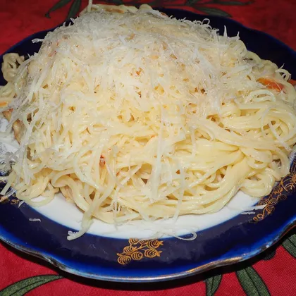 Спагетти с чесноком и помидорами