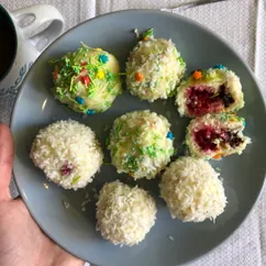 Ленивые вареники с шоколадом,малиной и кокосовой стружкой