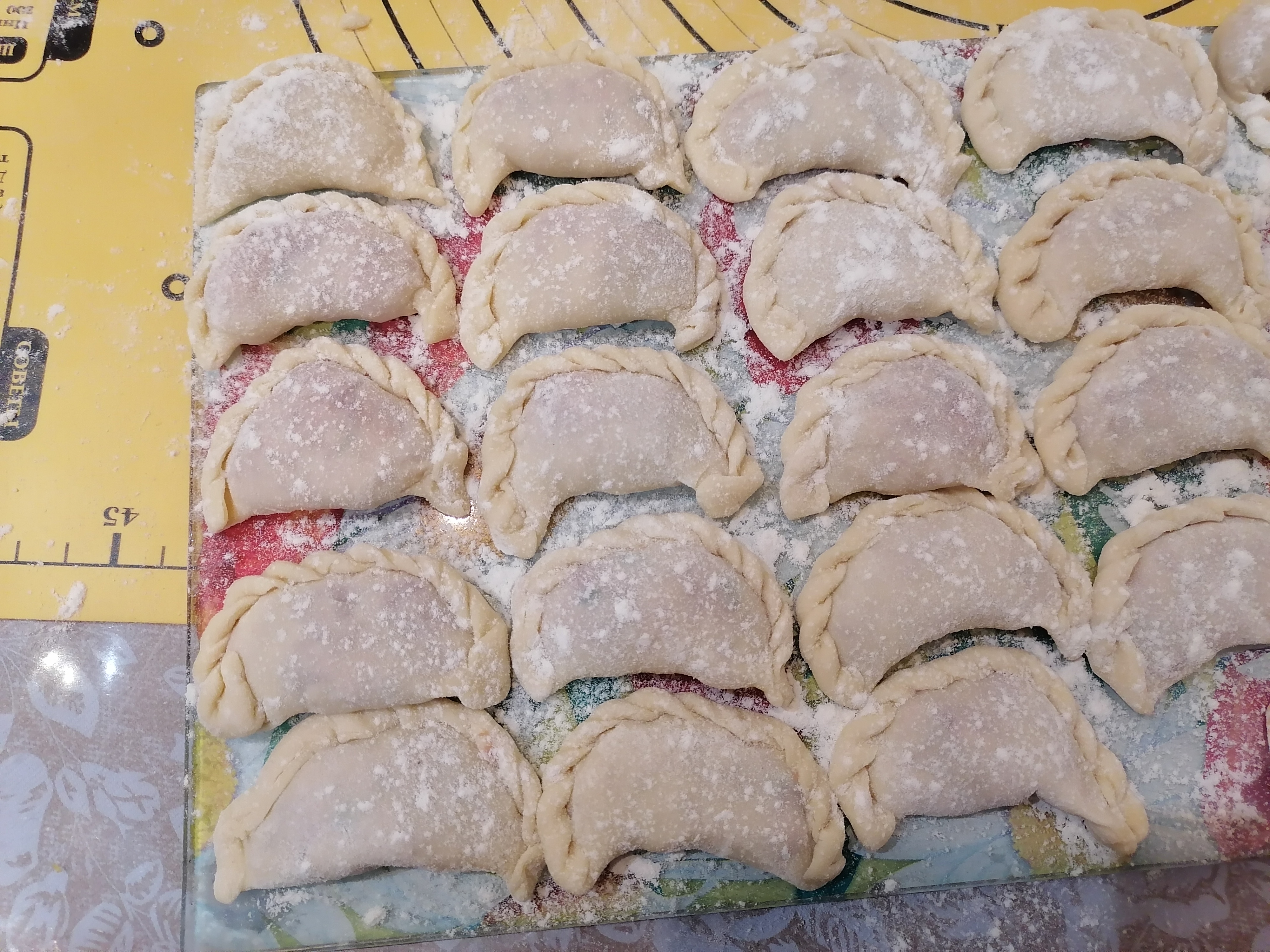 Тесто на манты и пельмени 