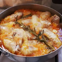 Куриные крылышки с морковкой и розмарином🐓