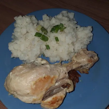 Голень куриная в сметане с рисом