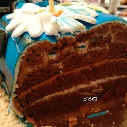 Шоколадный торт со сметанным кремом и варёной сгущёнкой