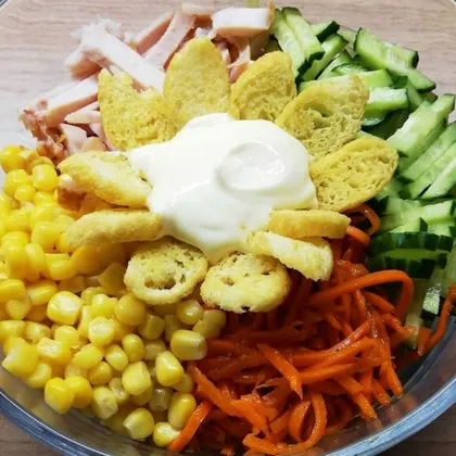 Салат с копченой курицей и корейской морковью